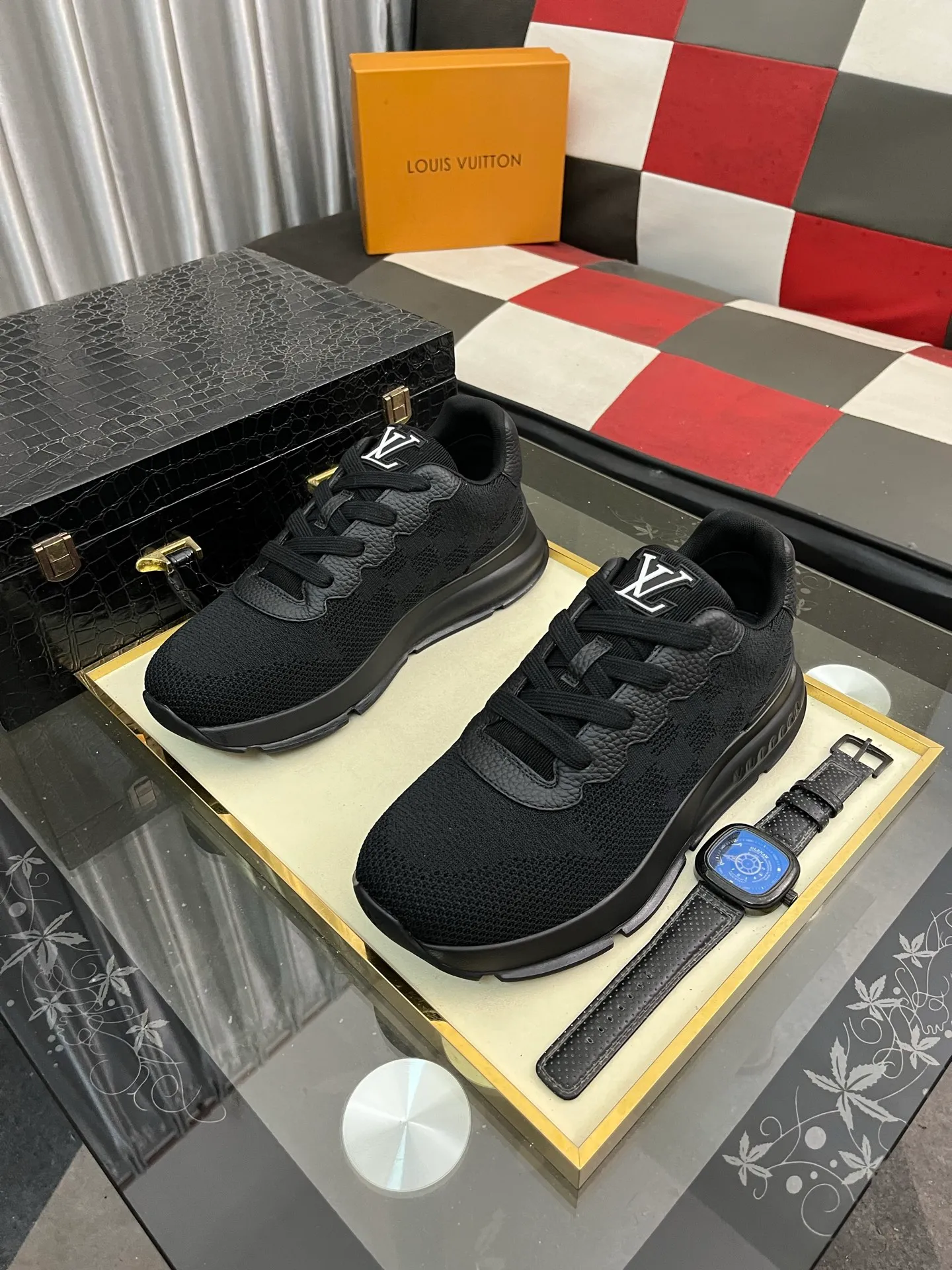 Men's Men's Shoes 💰640⌚️⌚️LV TARINE Louis Vuitton L Family Donkey Brand Casual Sports Shoes Skateboard Shoes Original purchase, development and production This LV Trainer sneaker is made of cow leather to create a complex upper, which requires several hours of ingenious sewing to complete. Inkjet printing renders a unique retro effect, and the classic configuration is from the hands of Virgil Abloh, showing the inspiration of retro basketball shoes. Exquisite packaging at the delivery counter🛍📦 ▪️Fabrics: Original customized first-layer cowhide ▪️Inner lining: Original customized breathable mesh ▪️Outsole: Original molded two-color TPU combination outsole ▪️Size: 38-44